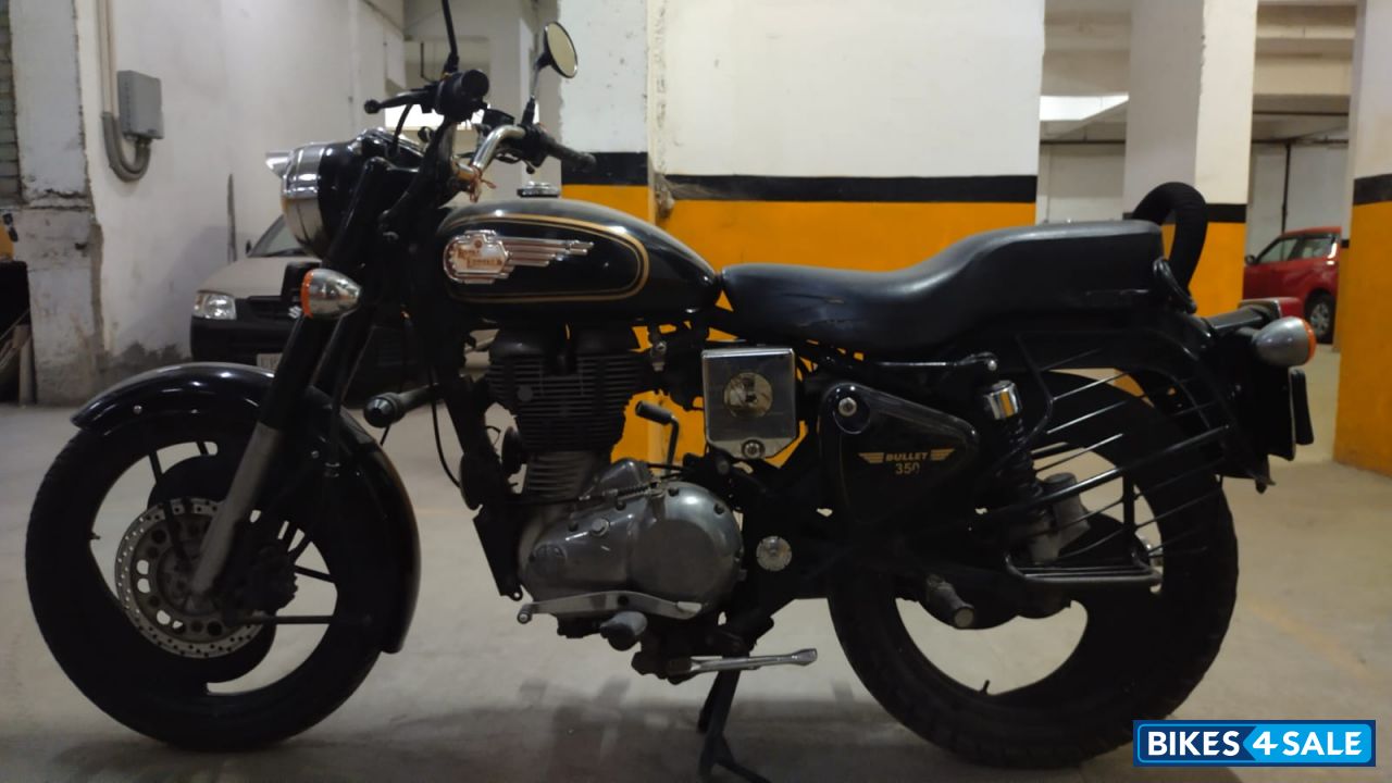 Black Royal Enfield Bullet Standard 350