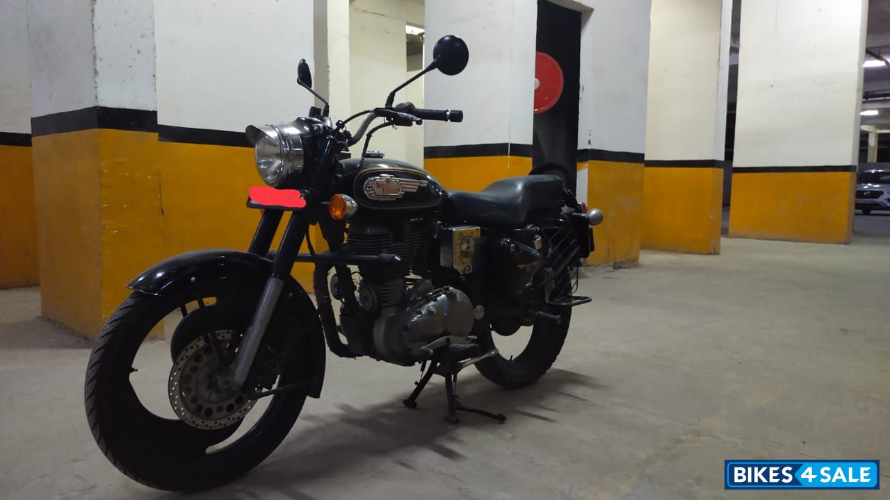 Black Royal Enfield Bullet Standard 350