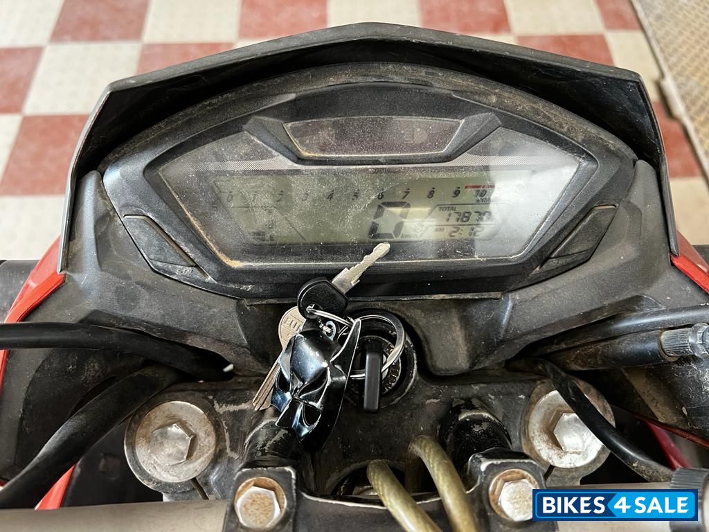 Orange Honda CB Hornet 160R