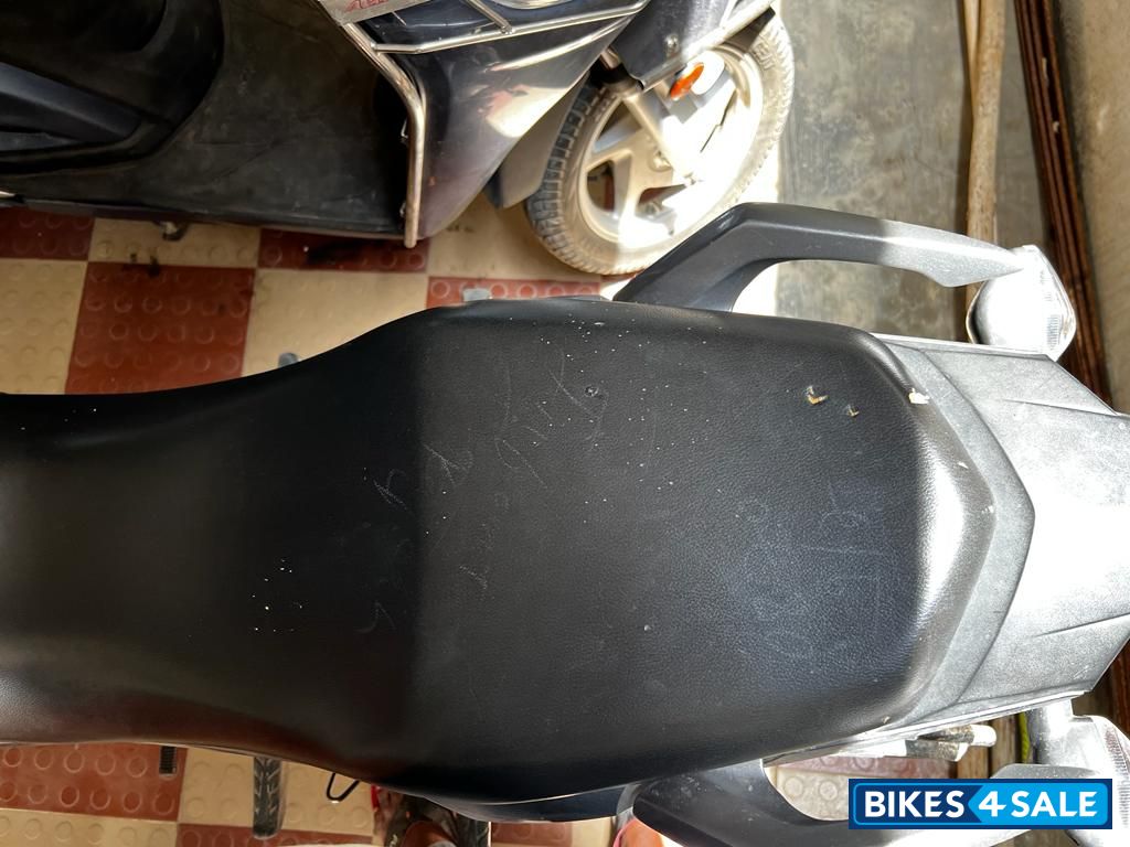 Orange Honda CB Hornet 160R