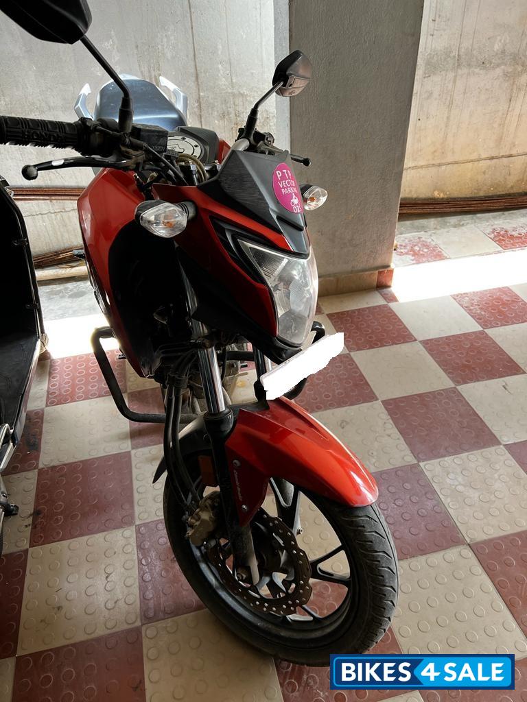 Orange Honda CB Hornet 160R