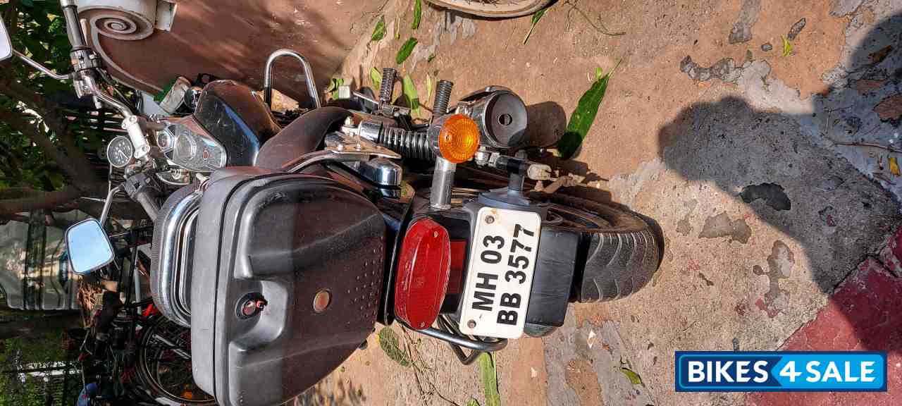 Black Bajaj Avenger 220 DTS-i