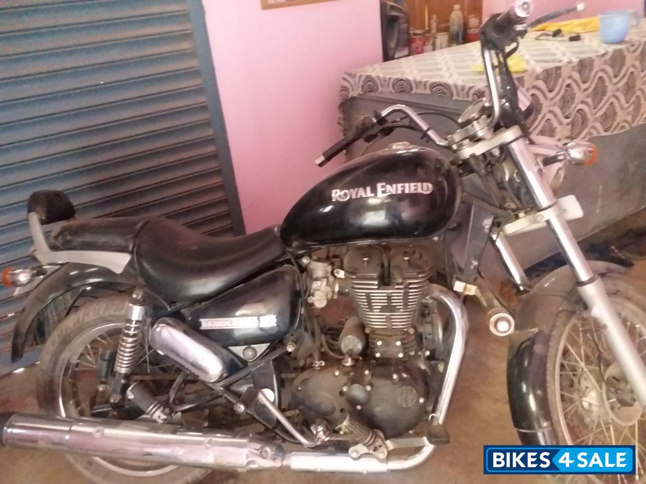 Black Royal Enfield Thunderbird 350