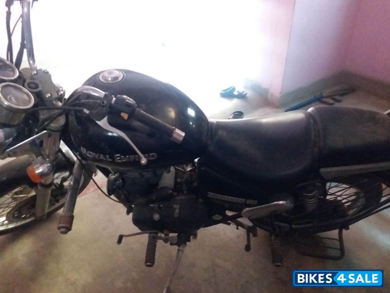 Black Royal Enfield Thunderbird 350