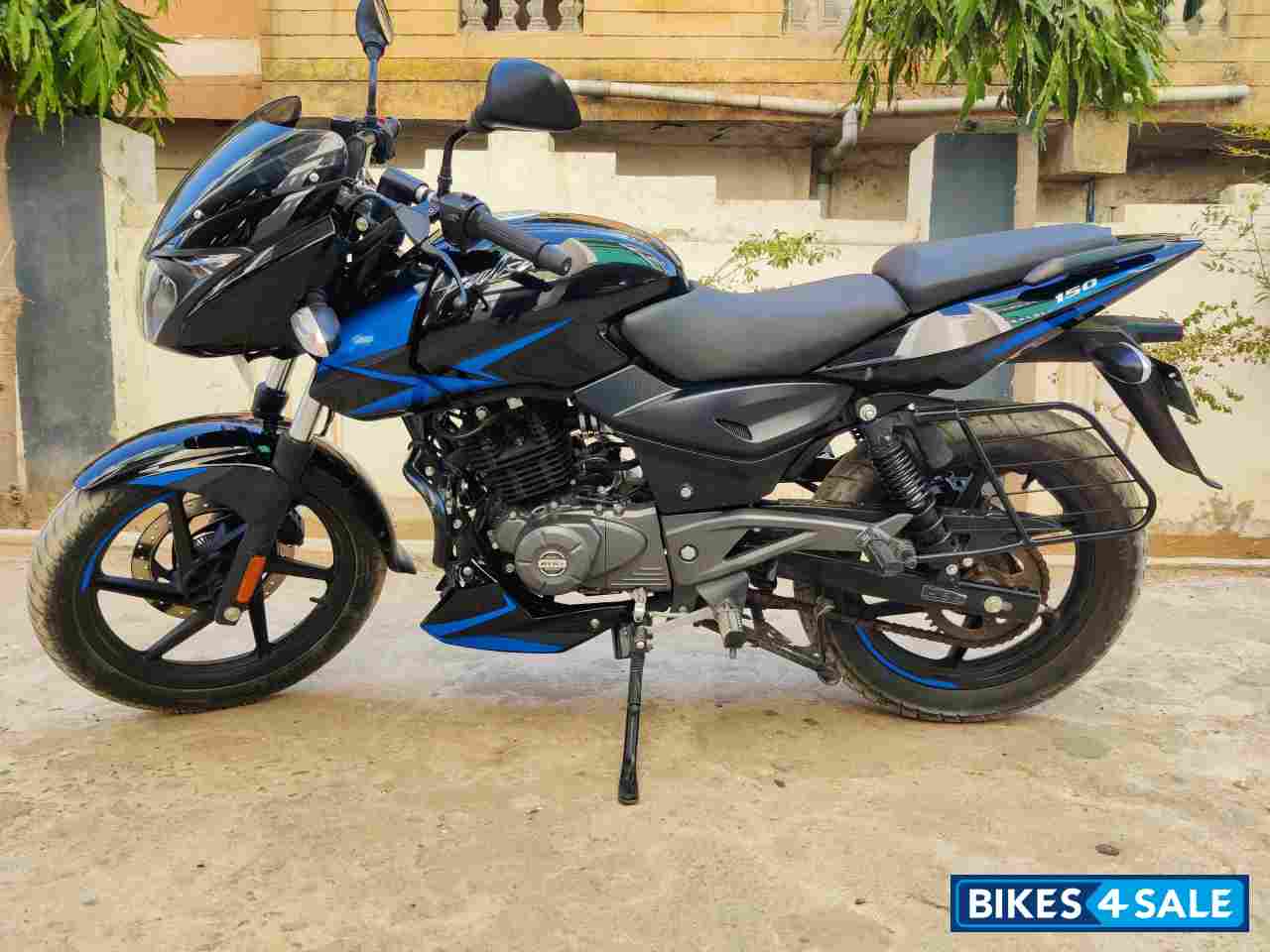 Blue Bajaj Pulsar 150 Twin Disc BS6