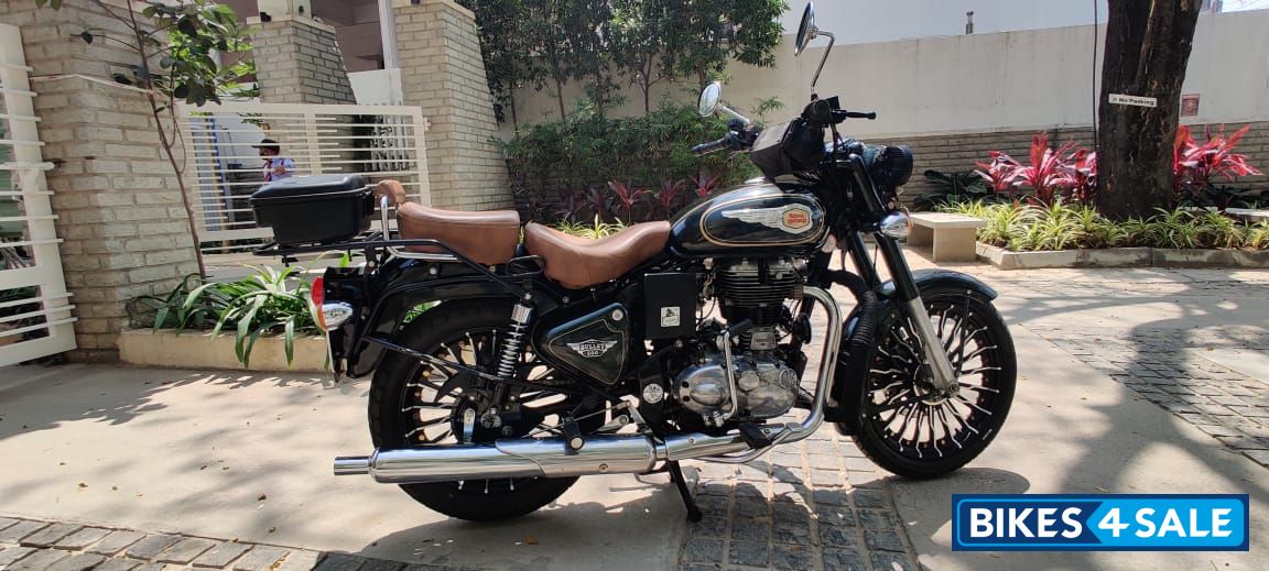 Dark Green Royal Enfield Bullet 500