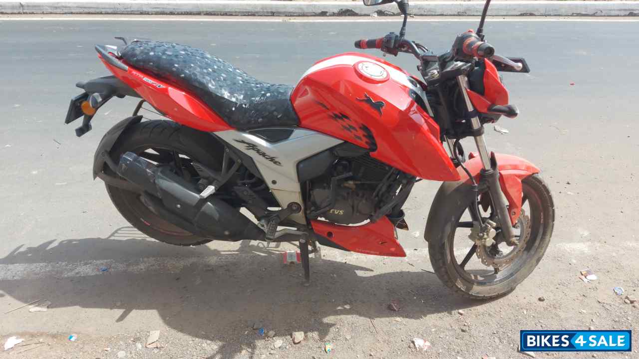 Red TVS Apache RTR 160 4V