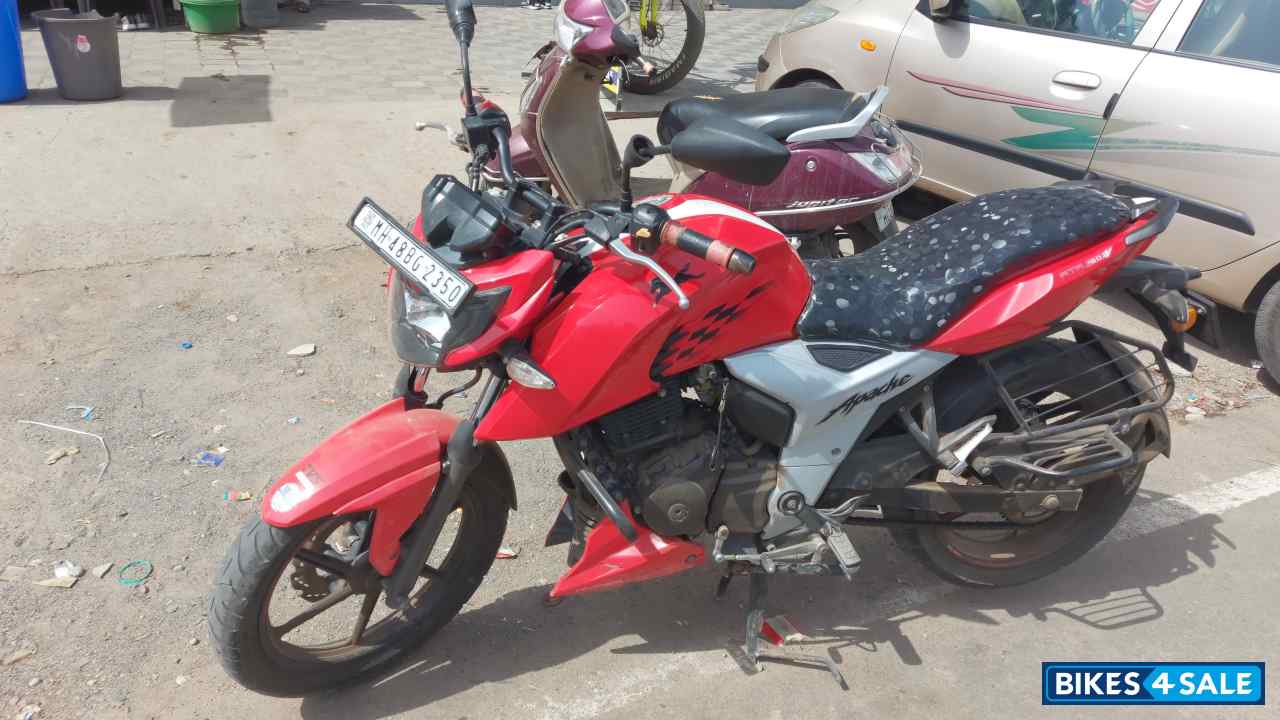 Red TVS Apache RTR 160 4V