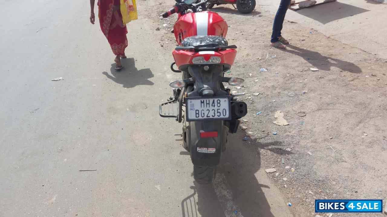 Red TVS Apache RTR 160 4V