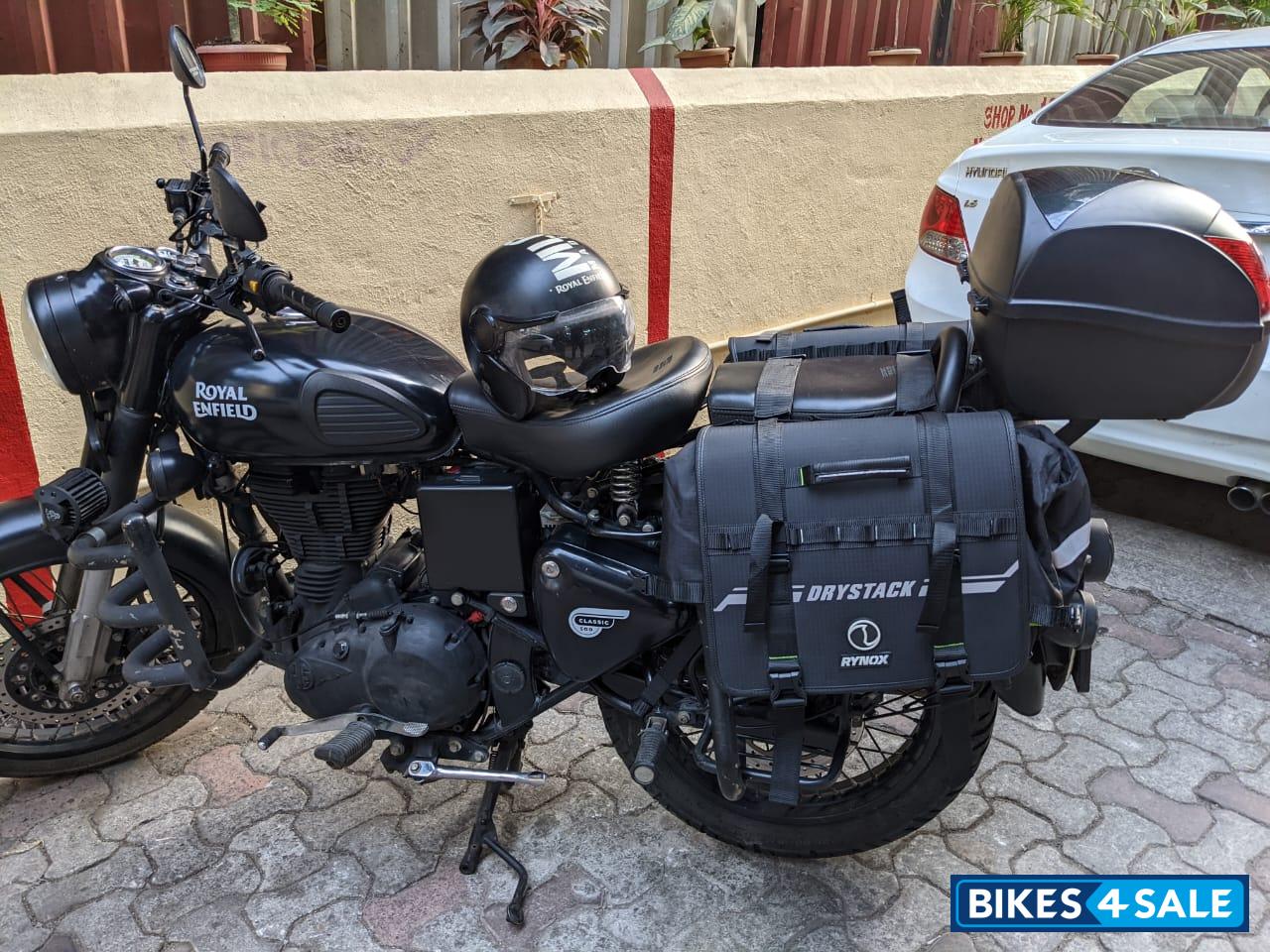 Stealth Black Royal Enfield Classic 500