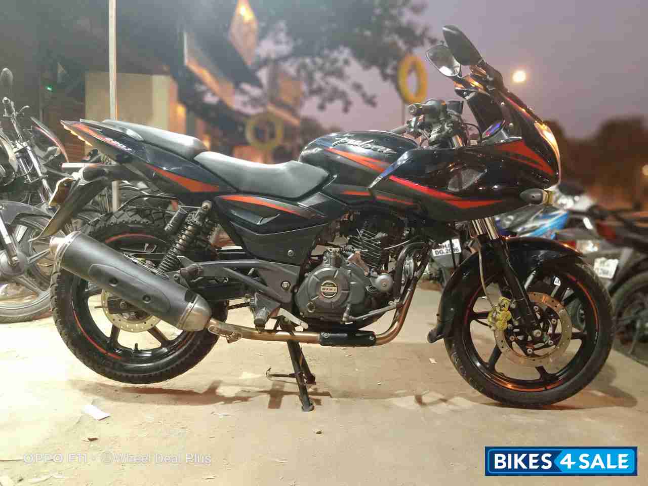 Bajaj Pulsar 220F