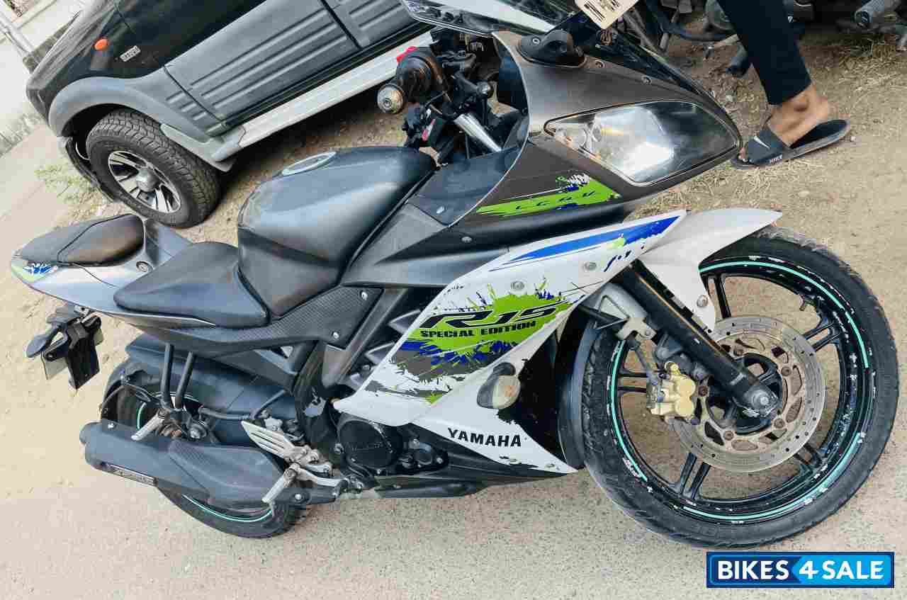 Green Yamaha YZF R15 V2