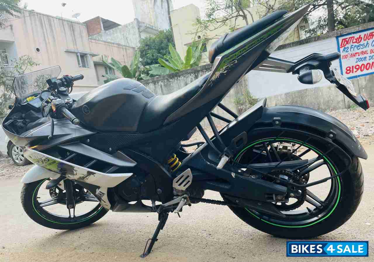 Green Yamaha YZF R15 V2