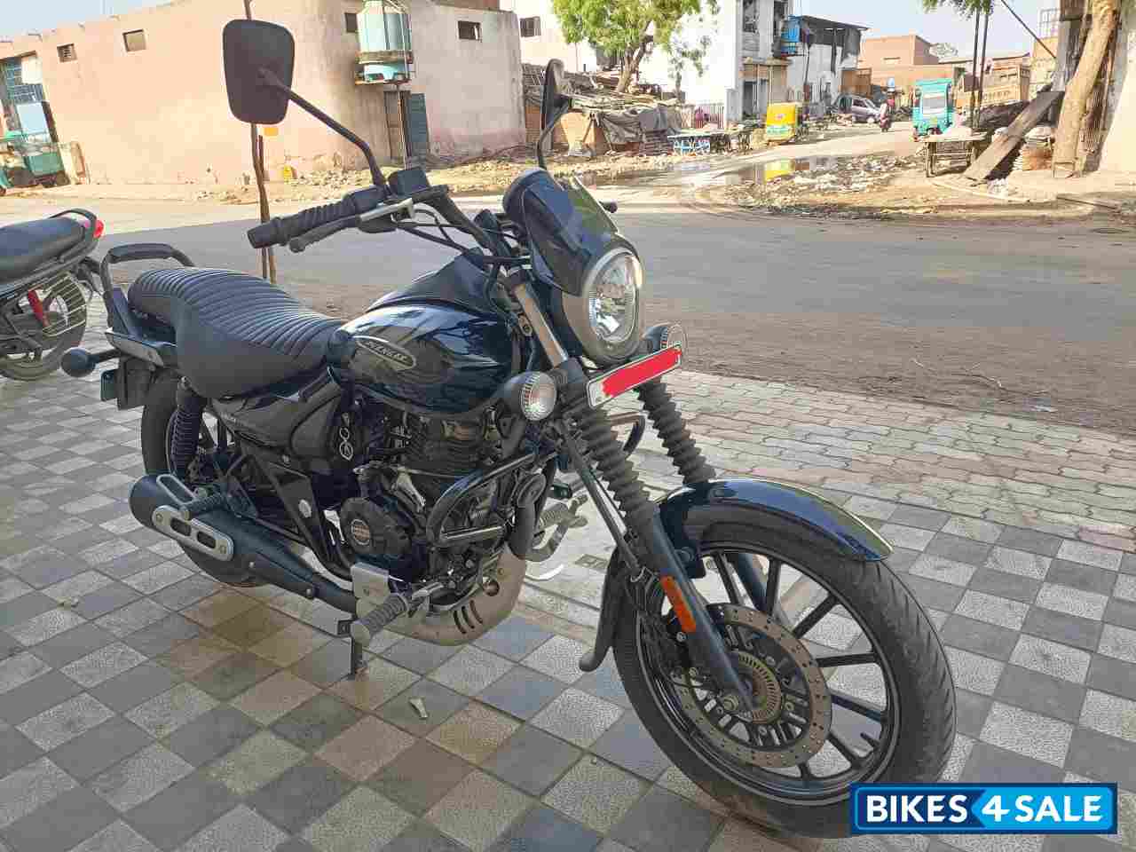 Black Bajaj Avenger Street 160 BS6