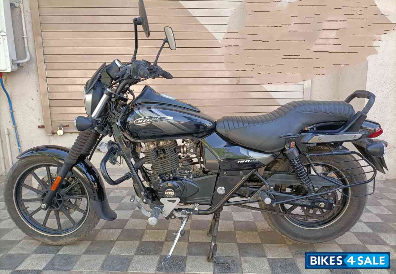 Black Bajaj Avenger Street 160 BS6