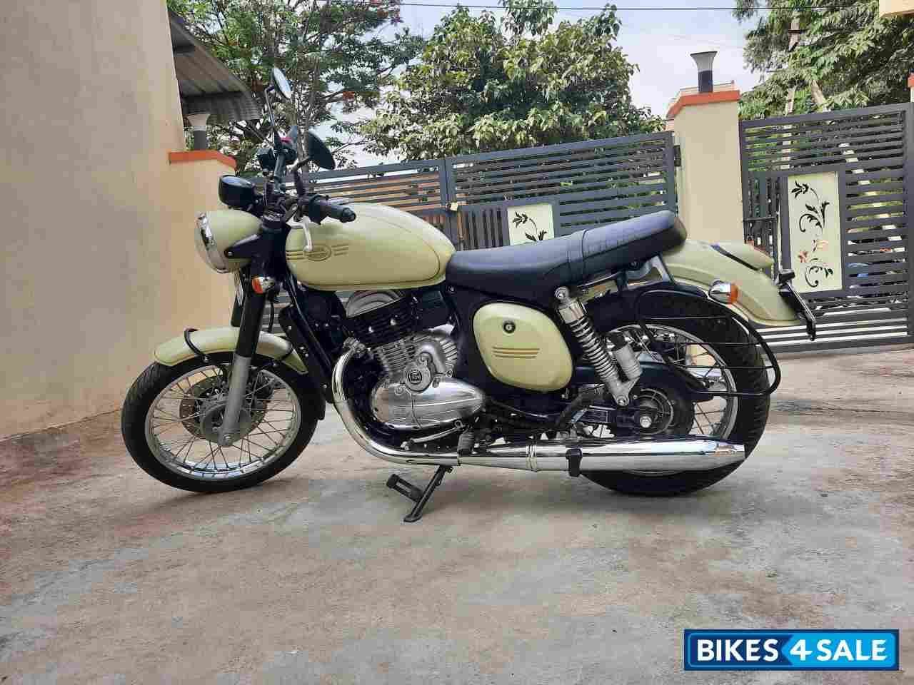 Lumas Lime Jawa forty two Dual Channel ABS