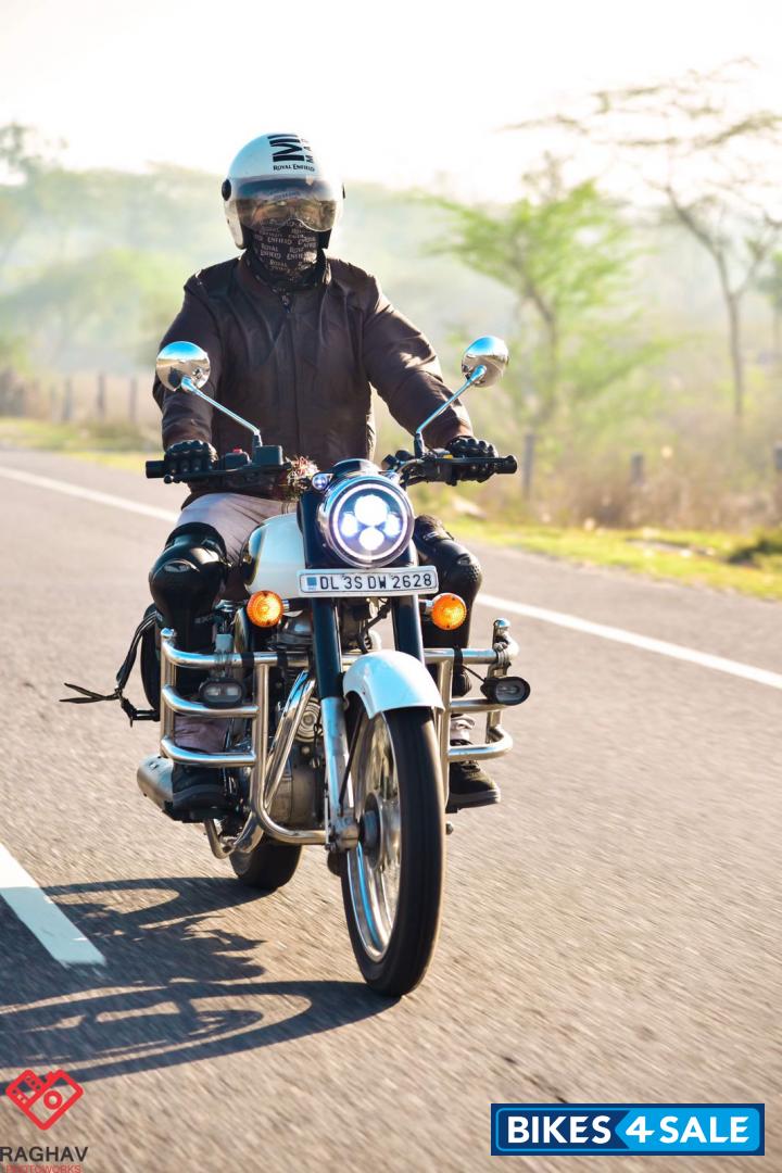 Ash White Royal Enfield Classic 350 Ash White Royal Enfield Classic 350