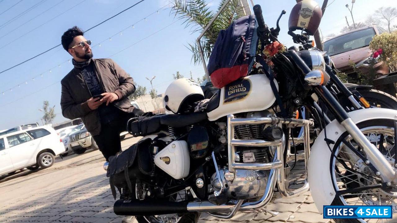 Ash White Royal Enfield Classic 350 Ash White Royal Enfield Classic 350