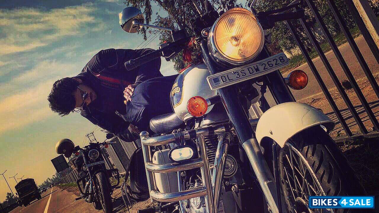 Ash White Royal Enfield Classic 350 Ash White Royal Enfield Classic 350