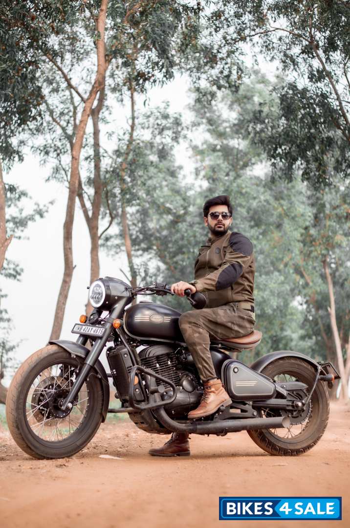 Metallic Gray Jawa Perak BS6