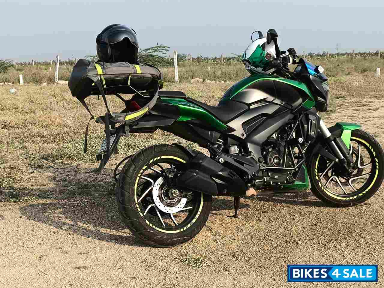 Savanna Green Bajaj 2021 Dominar 400