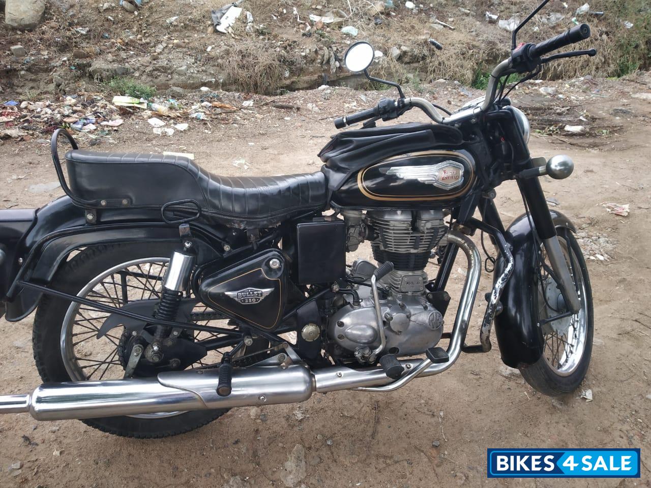 Black Royal Enfield Bullet Standard 350
