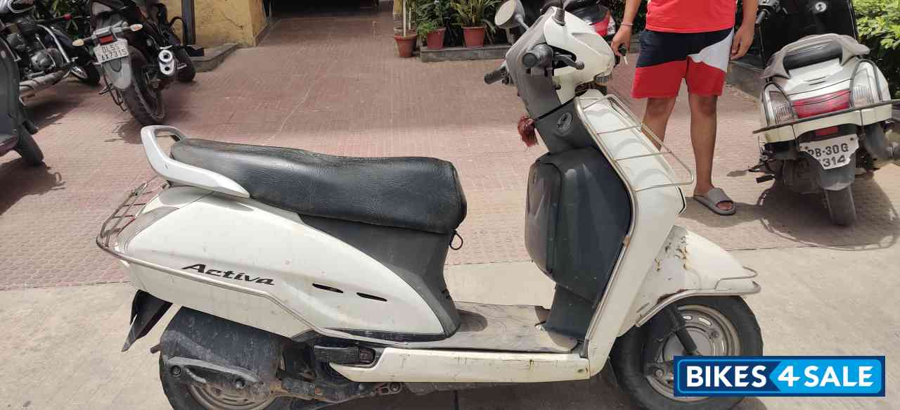 White Honda Activa