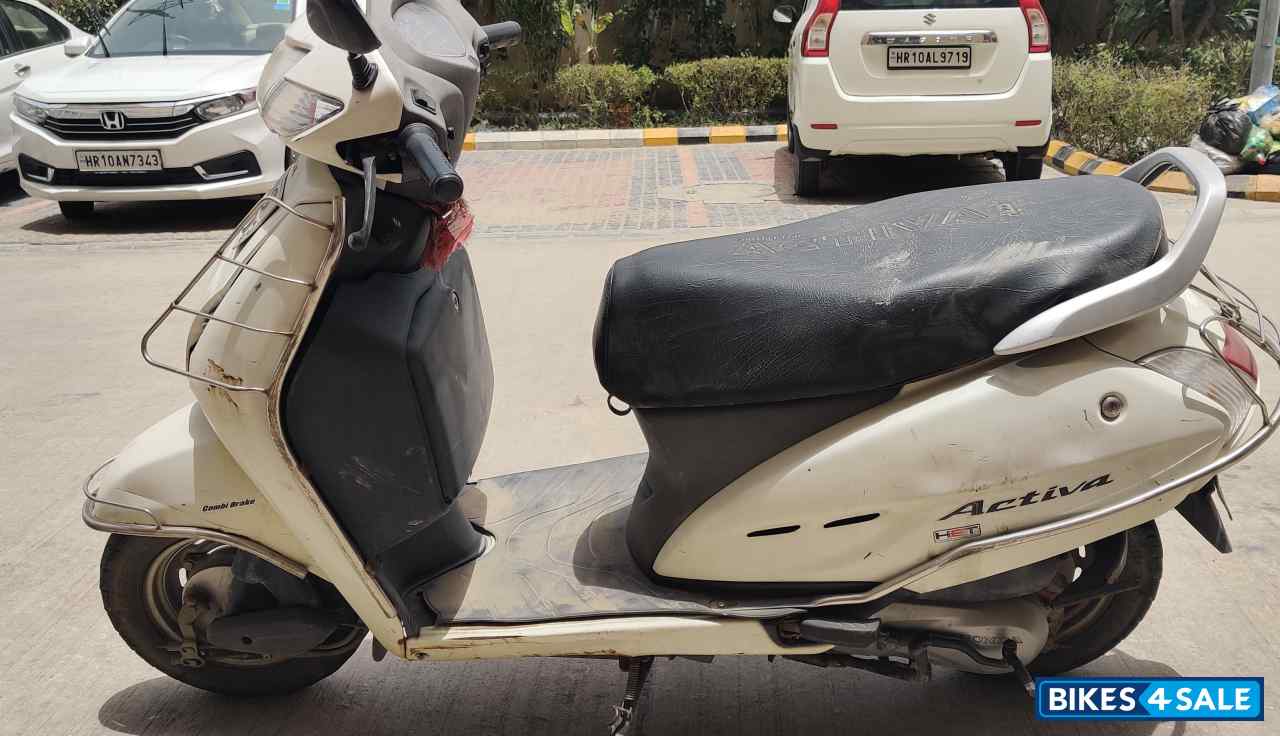 White Honda Activa
