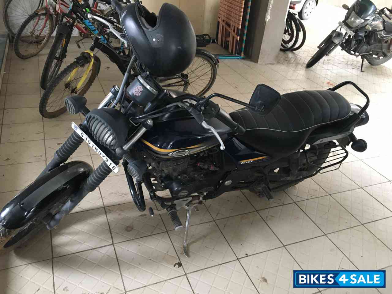 Blue Bajaj Avenger Street 150