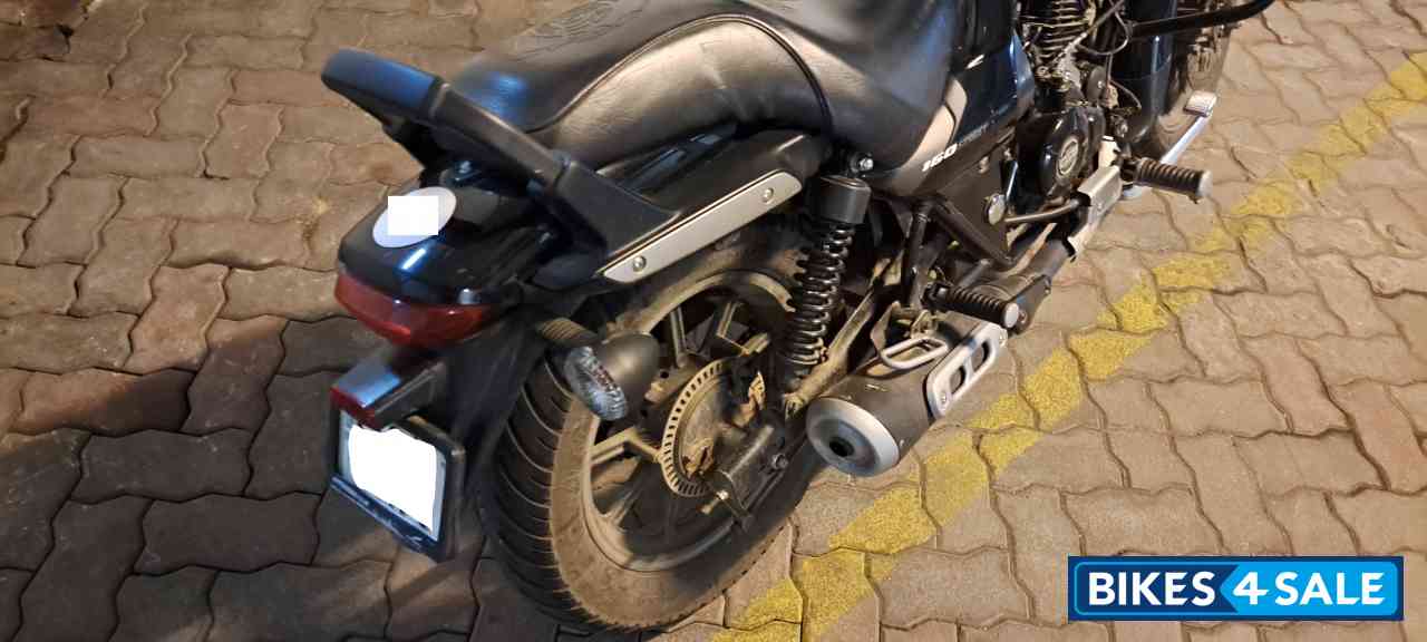 Black Bajaj Avenger Street 160 BS6