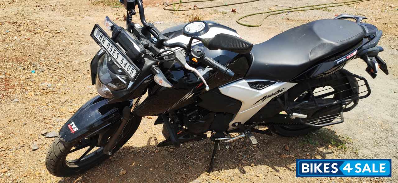 Black TVS Apache RTR 160 4V BS6