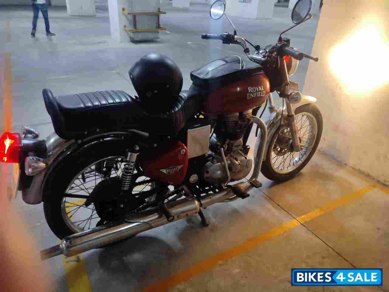 Maroon Red Royal Enfield Bullet 350 ES
