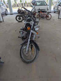 Black Bajaj Avenger 220 DTS-i