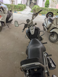 Black Bajaj Avenger 220 DTS-i