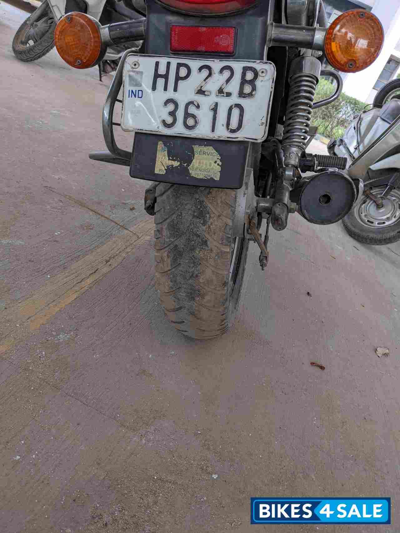Black Bajaj Avenger 220 DTS-i