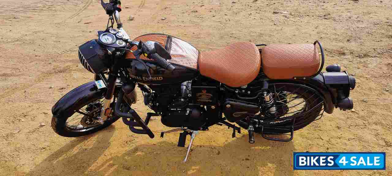 classic 350 pure black bs6 price