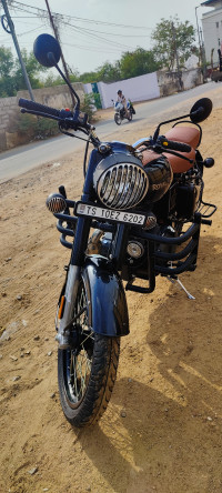 Pure Black Royal Enfield Classic 350 Single Channel BS6