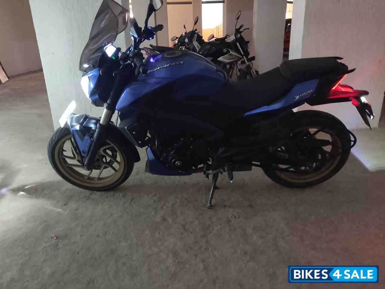 Blue Bajaj Dominar 400 Disc