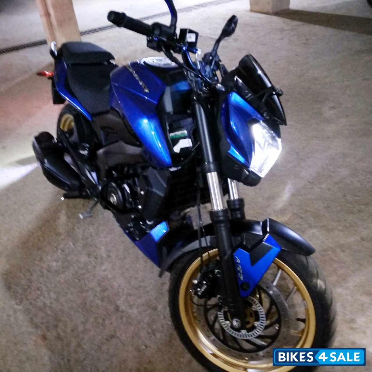 Blue Bajaj Dominar 400 Disc