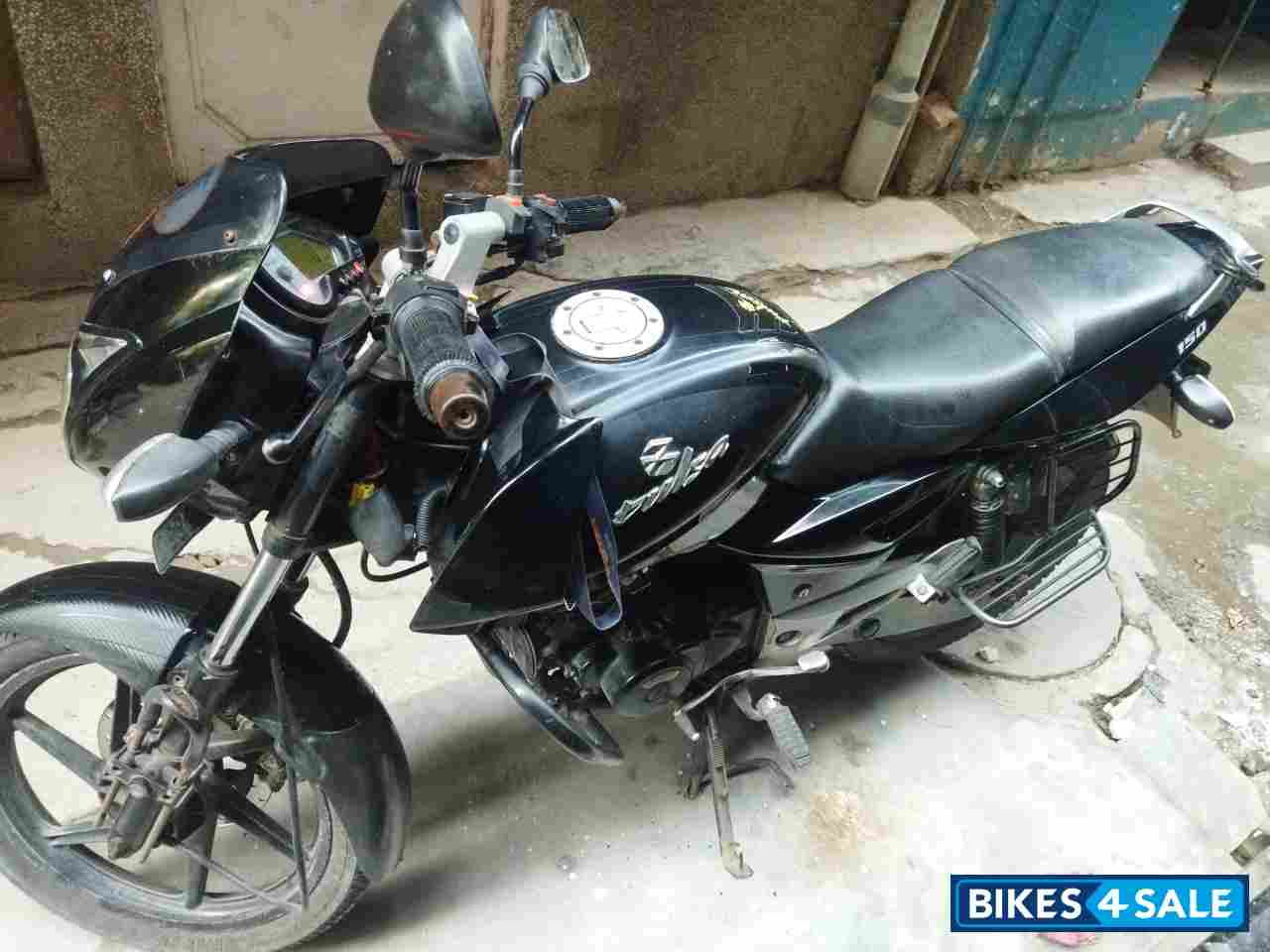 Black Bajaj Pulsar 150 DTSi