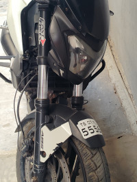 Pearl White Bajaj Dominar 400