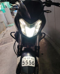 Pearl White Bajaj Dominar 400