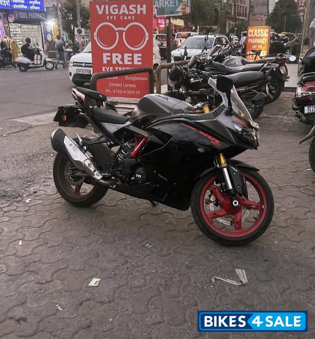 Black TVS Apache RR 310 BTO