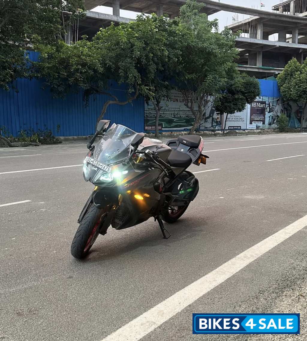 Black TVS Apache RR 310 BTO