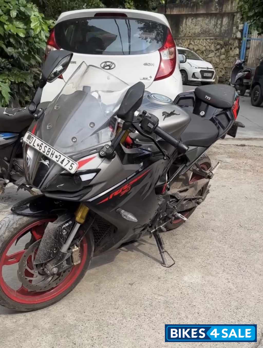 Black TVS Apache RR 310 BTO