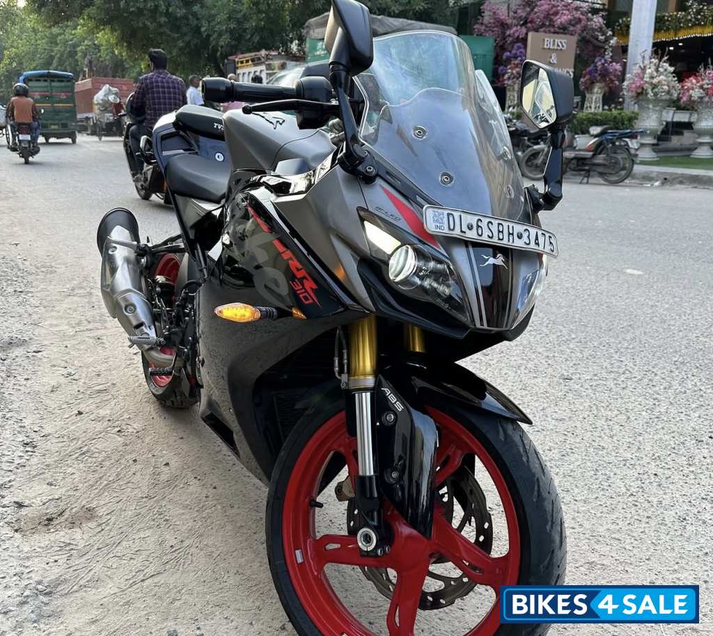 Black TVS Apache RR 310 BTO