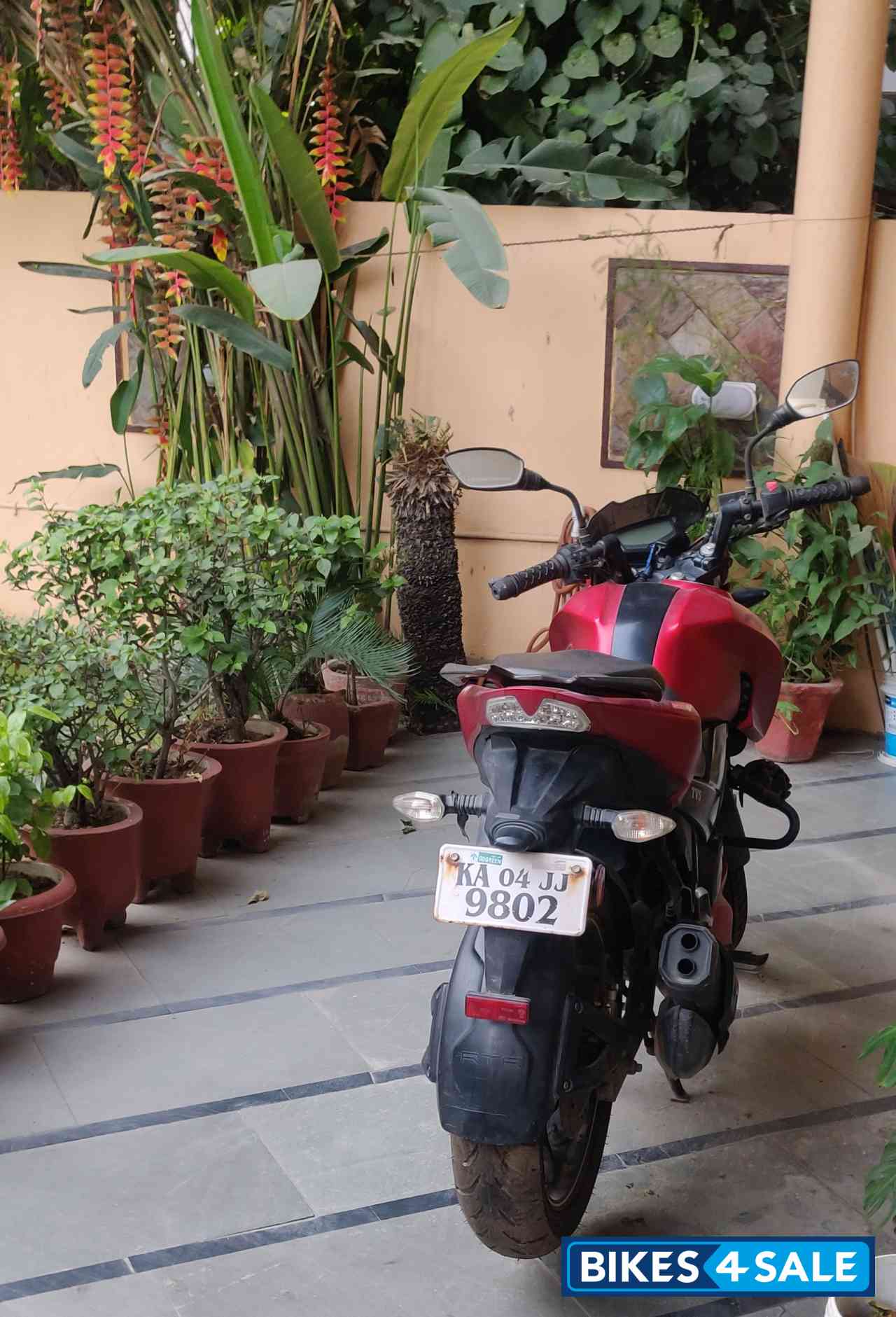 TVS Apache RTR 200 4V