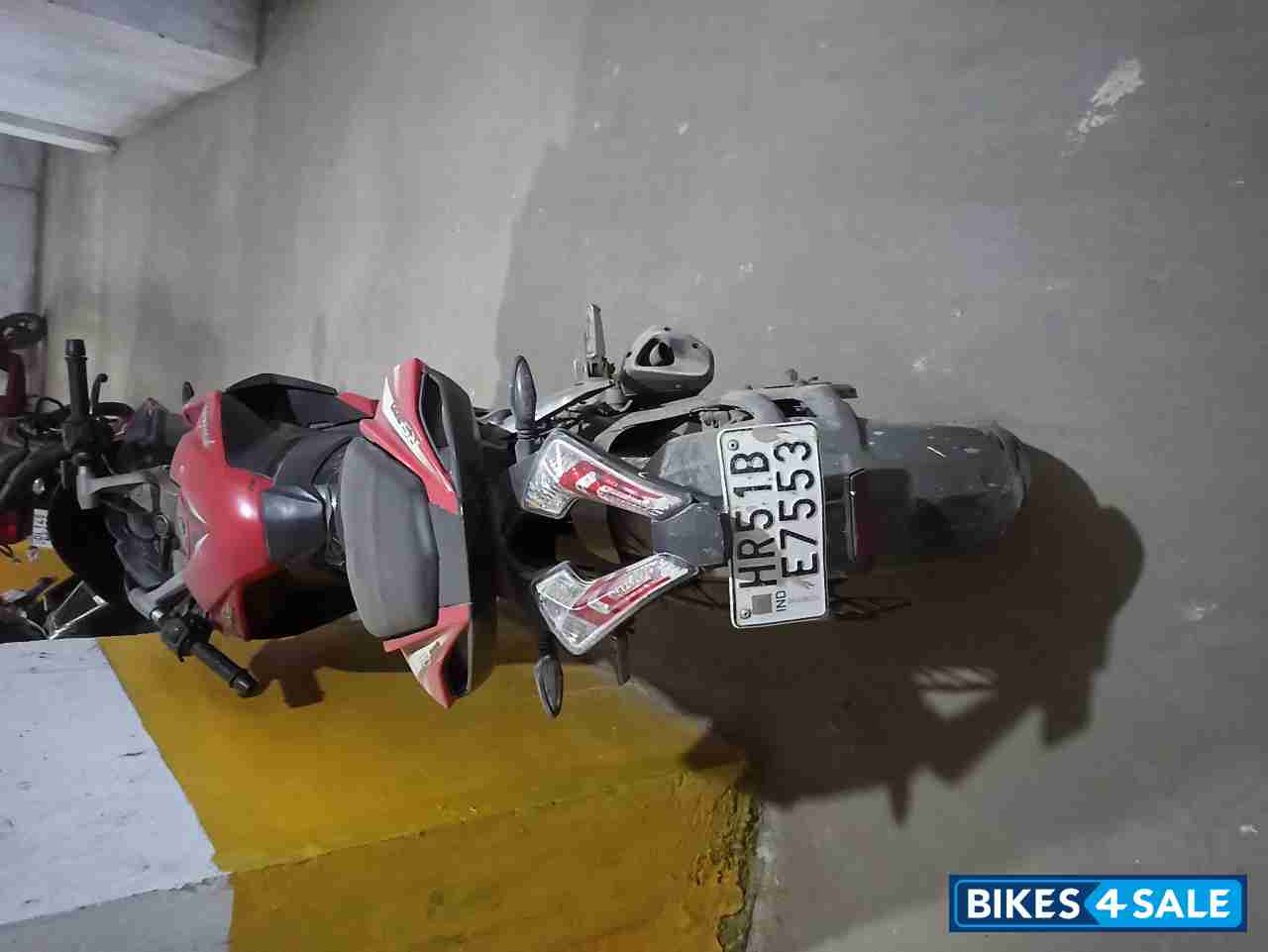 Bajaj Pulsar RS 200 ABS