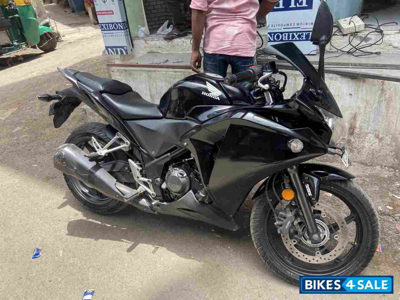 Black Honda CBR 250R