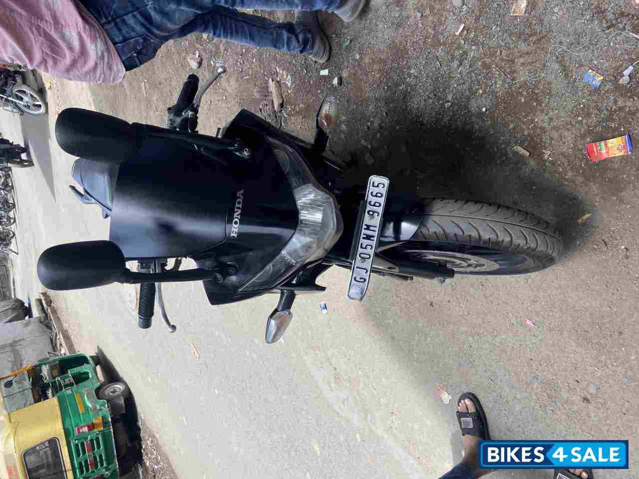 Black Honda CBR 250R